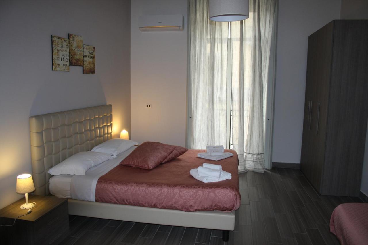 Be Italian Flat Duomo 319 Bed & Breakfast เนเปิลส์ ภายนอก รูปภาพ